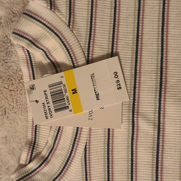 NWT !! BLOUSE - Picture 2 of 4